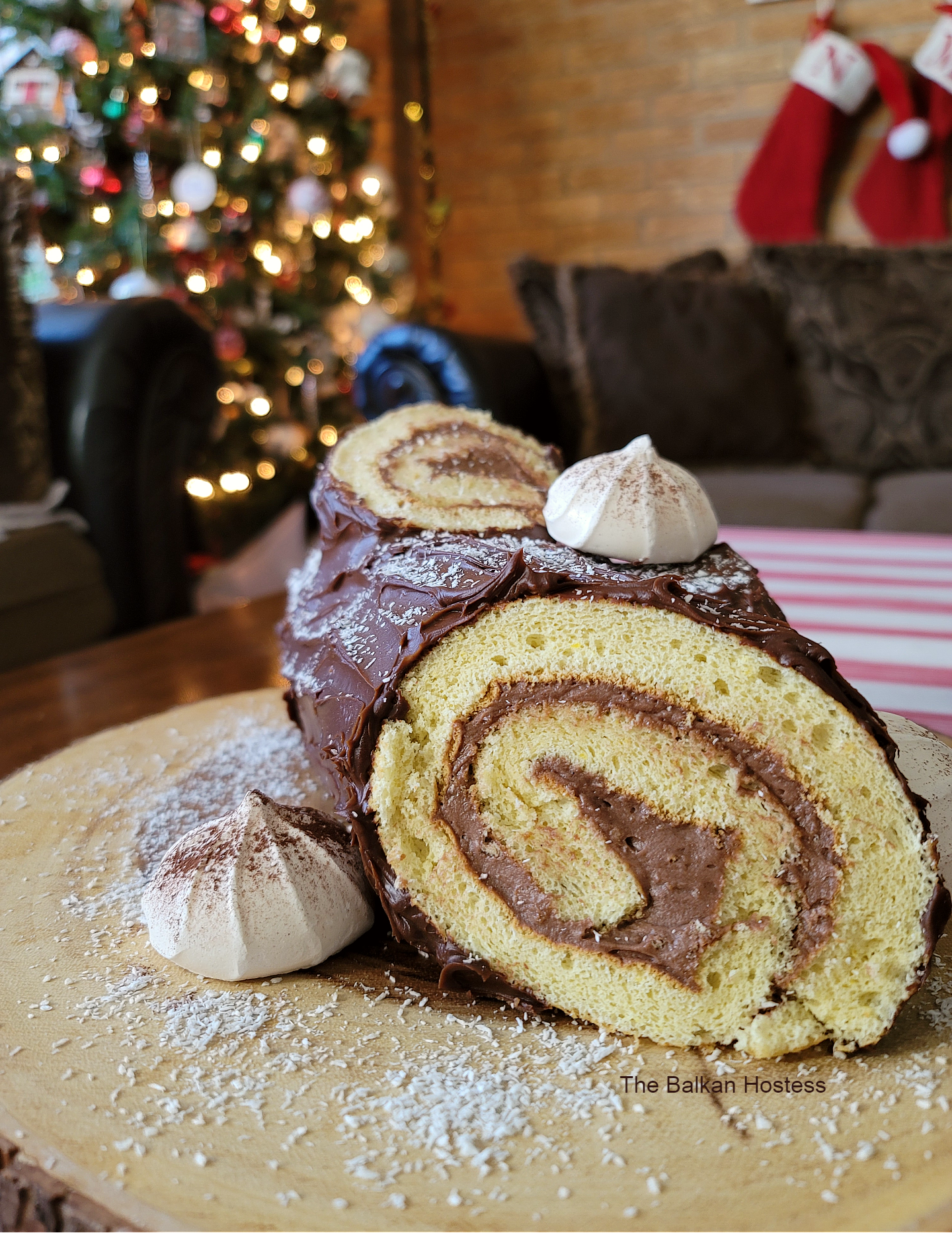 First post! The swiss roll cake I made for Christmas! Not perfect, but I'm  learning! : r/Baking